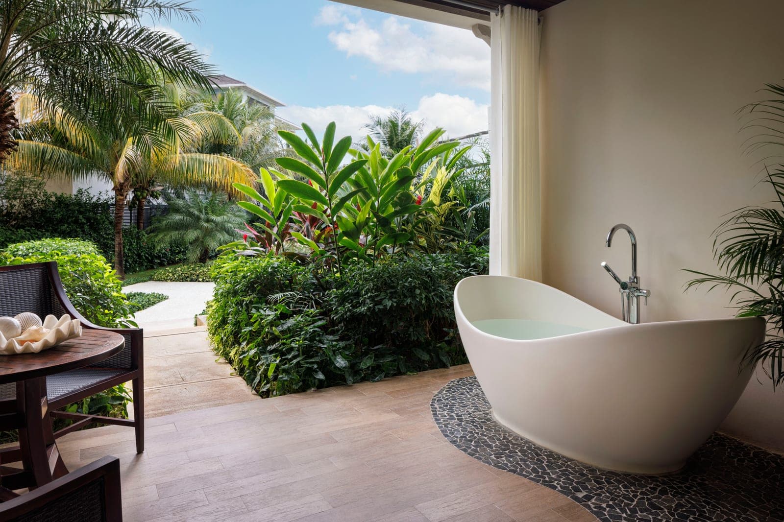 Romeo & Juliet Walkout Club Suite w/ Patio Tranquility Soaking Tub (WCS) at Sandals Caribbean Cay