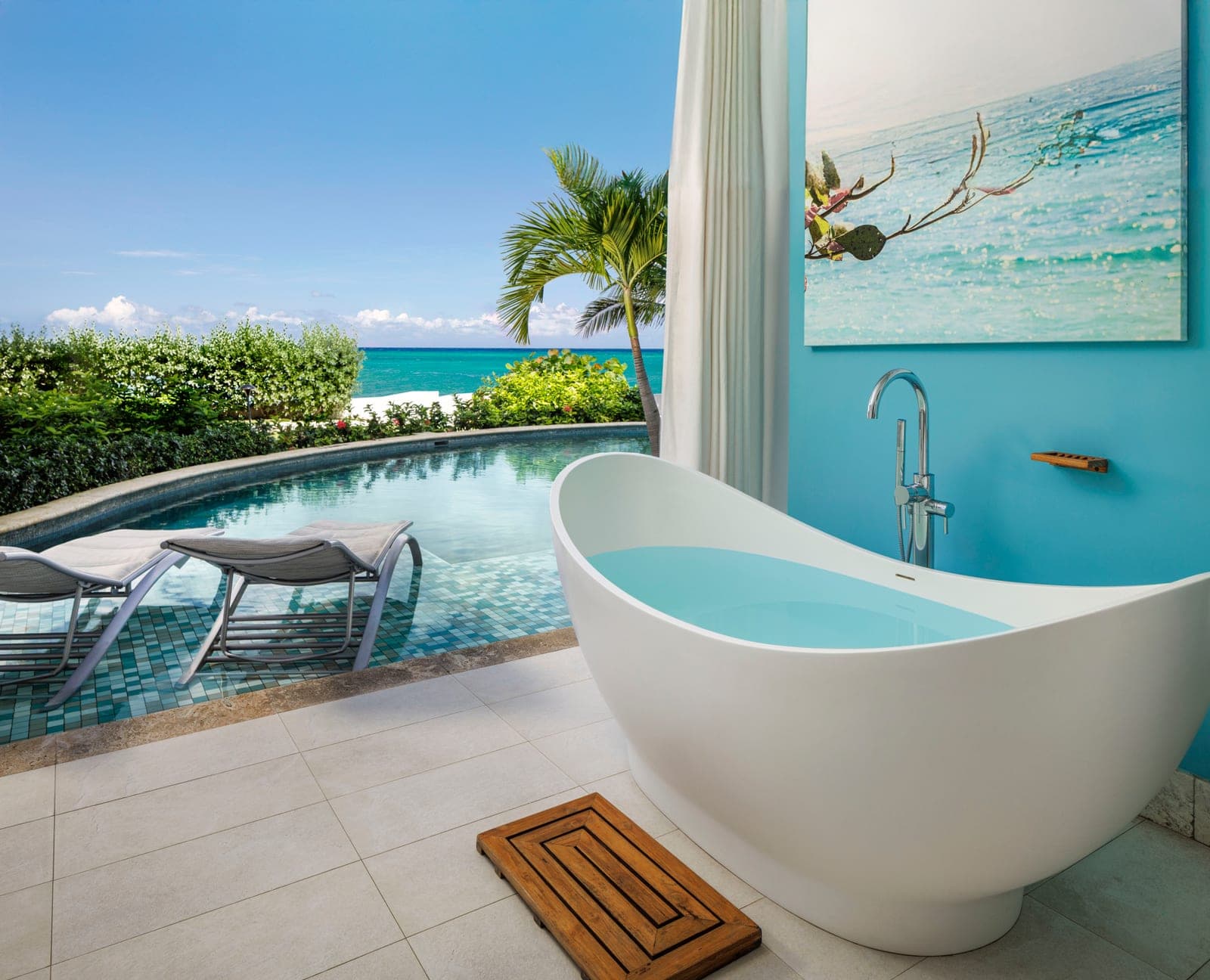 Oceanfront Swim-up Club Room w/ Patio Tranquility Soaking Tub (OSC) at Sandals Montego Bay